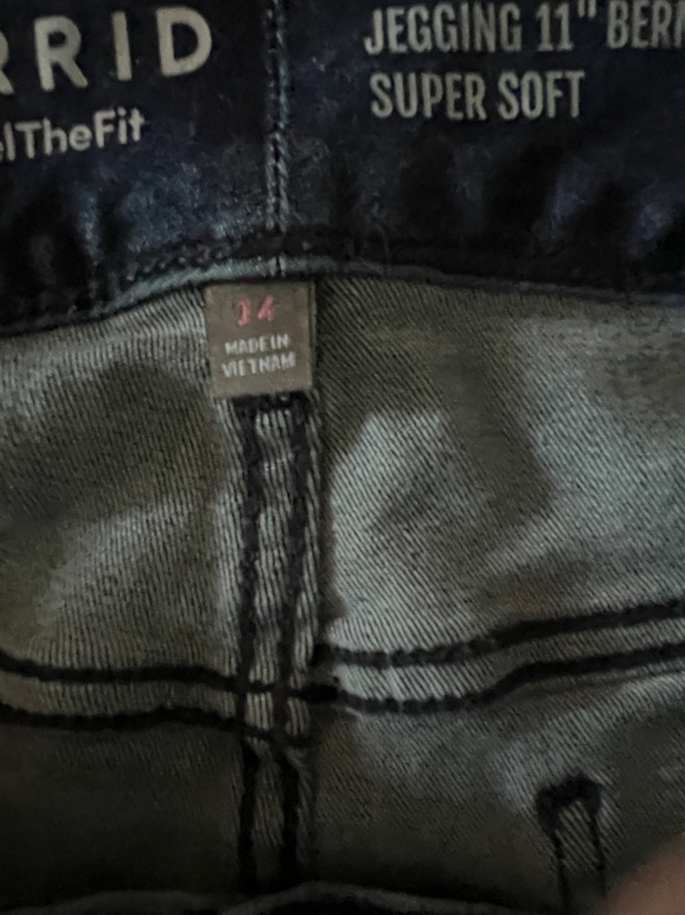 Torrid 11” Bermuda Jean Shorts Size 14 - Picture 4 of 5